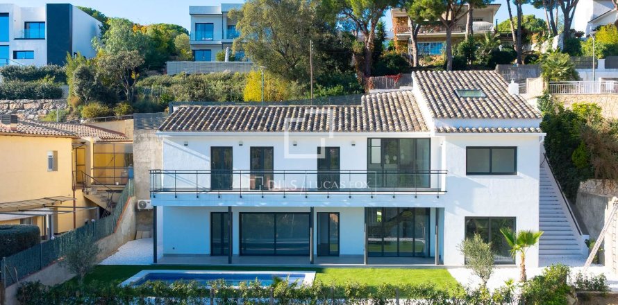 Villa de 4 dormitorios en venta en Cabrils, Barcelona, Cataluña, Spain № 4083