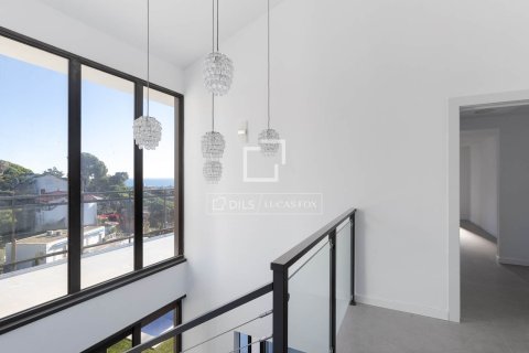 Villa de 4 dormitorios en venta en Cabrils, Barcelona, Cataluña, Spain № 4083 - foto 22