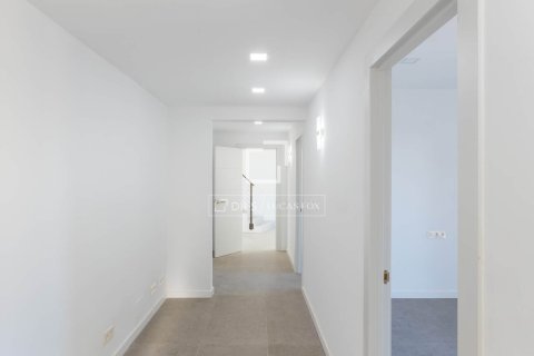 Villa de 4 dormitorios en venta en Cabrils, Barcelona, Cataluña, Spain № 4083 - foto 27