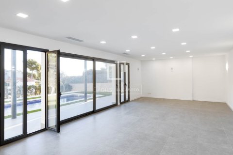 Villa de 4 dormitorios en venta en Cabrils, Barcelona, Cataluña, Spain № 4083 - foto 11
