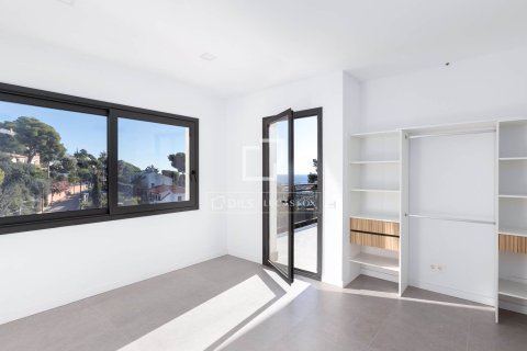 Villa de 4 dormitorios en venta en Cabrils, Barcelona, Cataluña, Spain № 4083 - foto 6