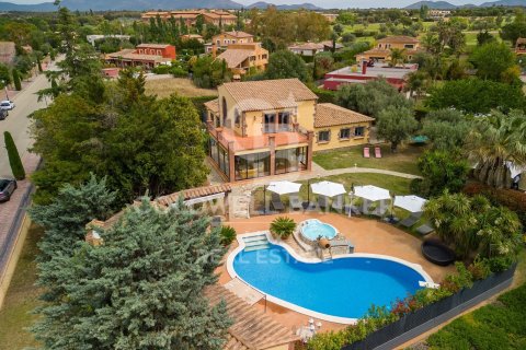Купить виллу в Пералада, Испания с 5 спален, 546м², № 6013 - фото 3