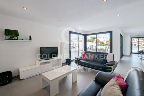 Купить виллу в Эмпуриабрава, Испания с 5 спален, 205м², № 6014 - фото 5