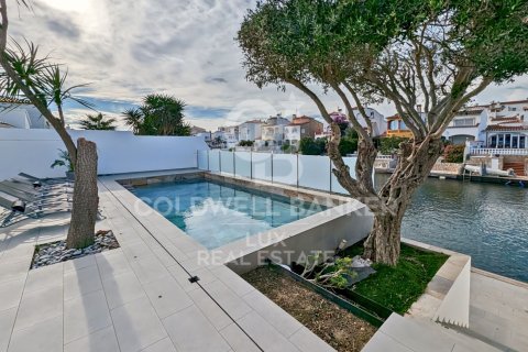 Купить виллу в Эмпуриабрава, Испания с 5 спален, 205м², № 6014 - фото 3