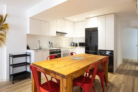 Apartamento de 2 dormitorios en alquiler en Barcelona, Cataluña, Spain № 8674 - foto 23