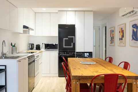 Apartamento de 2 dormitorios en alquiler en Barcelona, Cataluña, Spain № 8674 - foto 17
