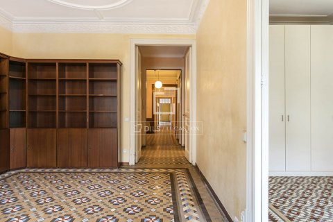 3 bedrooms apartment for sale in Barcelona, Catalonia, Spain № 8753 - photo 16
