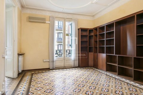 3 bedrooms apartment for sale in Barcelona, Catalonia, Spain № 8753 - photo 2