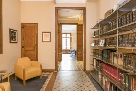 Apartamento de 5 dormitorios en venta en Barcelona, Cataluña, Spain № 8756 - foto 18