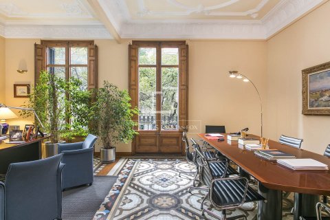 Apartamento de 5 dormitorios en venta en Barcelona, Cataluña, Spain № 8756 - foto 2