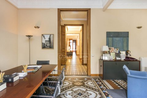 Apartamento de 5 dormitorios en venta en Barcelona, Cataluña, Spain № 8756 - foto 20