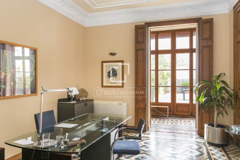 Apartamento de 5 dormitorios en venta en Barcelona, Cataluña, Spain № 8756 - foto 12