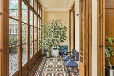 Apartamento de 5 dormitorios en venta en Barcelona, Cataluña, Spain № 8756 - foto 8
