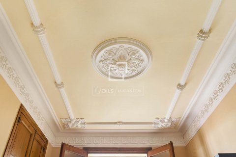 Apartamento de 5 dormitorios en venta en Barcelona, Cataluña, Spain № 8756 - foto 11