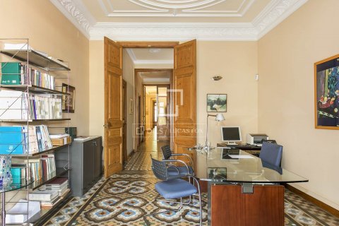 Apartamento de 5 dormitorios en venta en Barcelona, Cataluña, Spain № 8756 - foto 5
