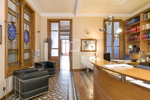 Apartamento de 5 dormitorios en venta en Barcelona, Cataluña, Spain № 8756 - foto 17