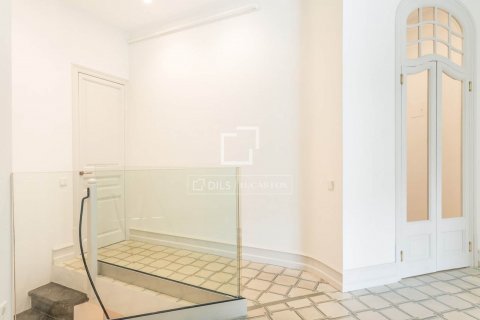 Apartamento de 4 dormitorios en venta en Barcelona, Cataluña, Spain № 8733 - foto 19