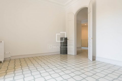 Apartamento de 4 dormitorios en venta en Barcelona, Cataluña, Spain № 8733 - foto 18