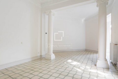 Apartamento de 4 dormitorios en venta en Barcelona, Cataluña, Spain № 8733 - foto 5