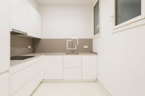 Apartamento de 4 dormitorios en venta en Barcelona, Cataluña, Spain № 8733 - foto 7
