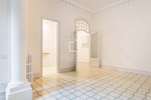 Apartamento de 4 dormitorios en venta en Barcelona, Cataluña, Spain № 8733 - foto 11