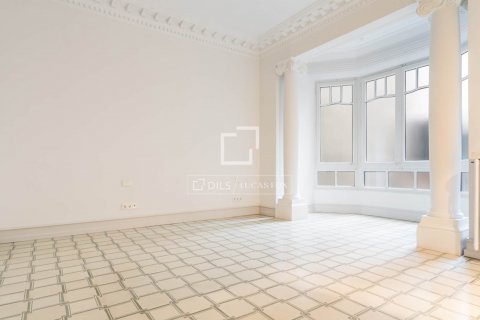 Apartamento de 4 dormitorios en venta en Barcelona, Cataluña, Spain № 8733 - foto 10