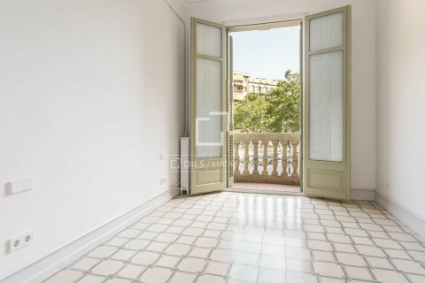 Apartamento de 4 dormitorios en venta en Barcelona, Cataluña, Spain № 8733 - foto 13