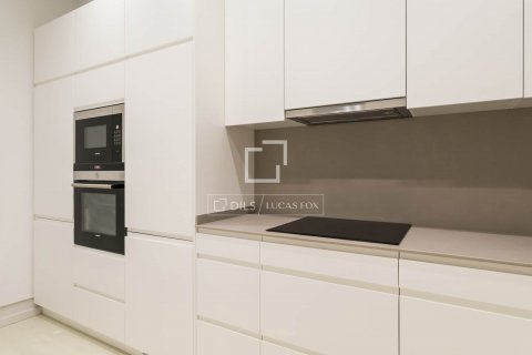Apartamento de 4 dormitorios en venta en Barcelona, Cataluña, Spain № 8733 - foto 8