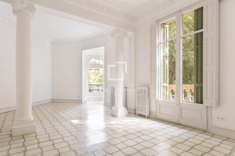 Apartamento de 4 dormitorios en venta en Barcelona, Cataluña, Spain № 8733