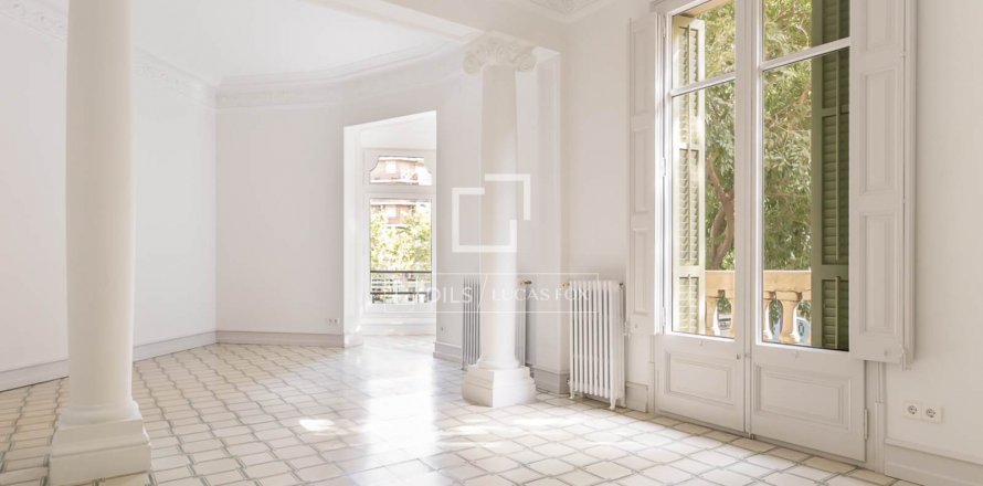 Apartamento de 4 dormitorios en venta en Barcelona, Cataluña, Spain № 8733