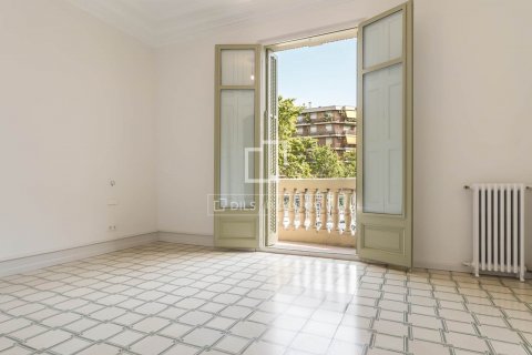 Apartamento de 4 dormitorios en venta en Barcelona, Cataluña, Spain № 8733 - foto 17