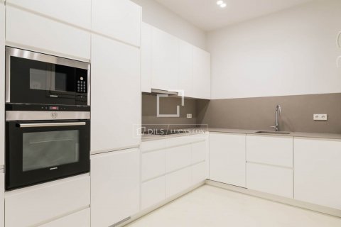 Apartamento de 4 dormitorios en venta en Barcelona, Cataluña, Spain № 8733 - foto 6