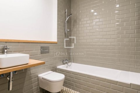 Apartamento de 4 dormitorios en venta en Barcelona, Cataluña, Spain № 8733 - foto 15