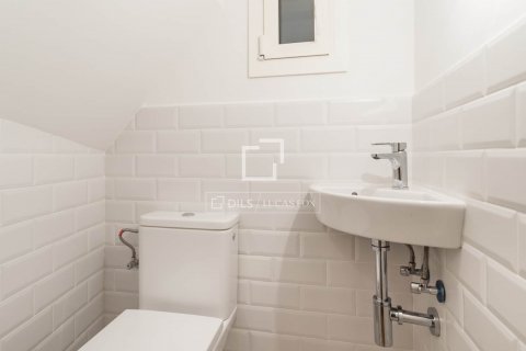 Apartamento de 4 dormitorios en venta en Barcelona, Cataluña, Spain № 8733 - foto 23