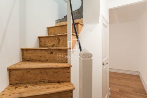 Apartamento de 4 dormitorios en venta en Barcelona, Cataluña, Spain № 8733 - foto 20