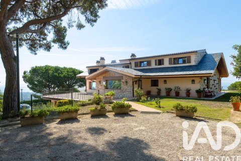 Сasa de 5 dormitorios en venta en Sant Andreu de Llavaneres, Barcelona, Cataluña, Spain № 7529 - foto 2