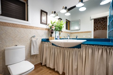 Villa de 4 dormitorios en venta en Alcanar, Tarragona, Cataluña, Spain № 7763 - foto 17