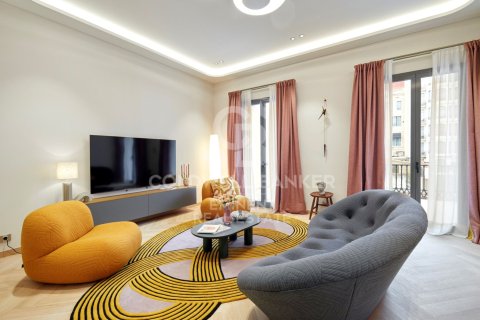 Apartamento de 3 dormitorios en venta en Barcelona, Cataluña, Spain № 7767