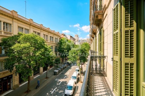 Apartamento de 3 dormitorios en venta en Barcelona, Cataluña, Spain № 7767 - foto 8