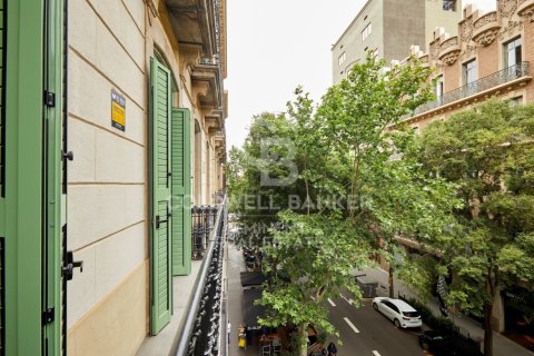 Apartamento de 3 dormitorios en venta en Barcelona, Cataluña, Spain № 7767 - foto 5