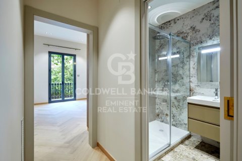 Apartamento de 3 dormitorios en venta en Barcelona, Cataluña, Spain № 7767 - foto 4