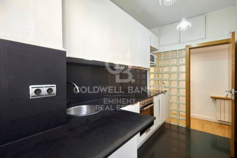 Apartamento de 4 dormitorios en venta en Barcelona, Cataluña, Spain № 7762 - foto 16