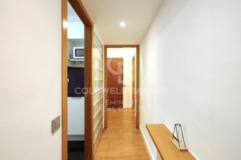 Apartamento de 4 dormitorios en venta en Barcelona, Cataluña, Spain № 7762 - foto 15