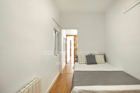Apartamento de 4 dormitorios en venta en Barcelona, Cataluña, Spain № 7762 - foto 9