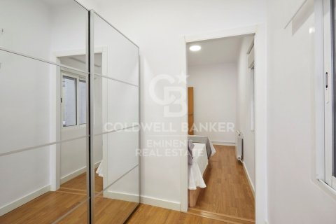 Apartamento de 4 dormitorios en venta en Barcelona, Cataluña, Spain № 7762 - foto 7