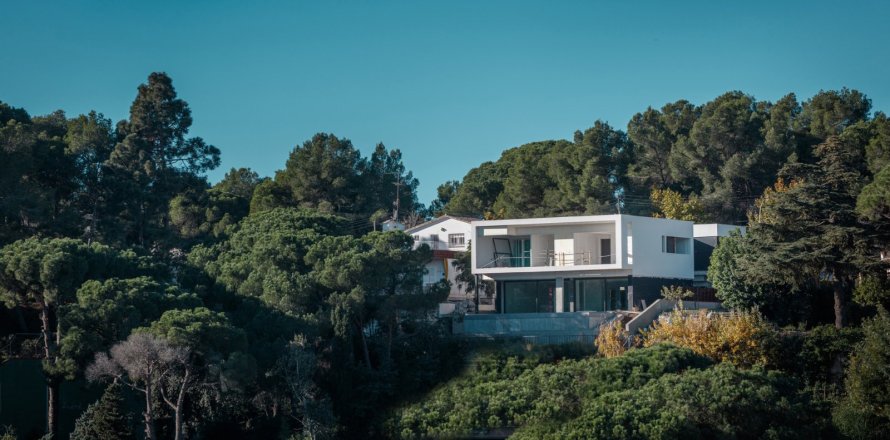 Сasa de 4 dormitorios en venta en Premia De Dalt, Barcelona, Cataluña, Spain № 3587