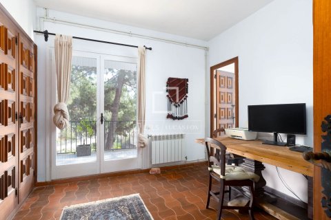 Villa de 7 dormitorios en venta en Arenys de Mar, Barcelona, Cataluña, Spain № 6419 - foto 20