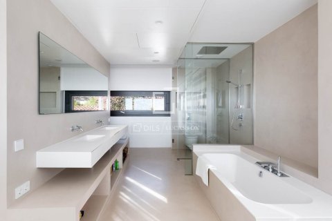 Villa de 6 dormitorios en venta en Castelldefels, Barcelona, Cataluña, Spain № 6420 - foto 25