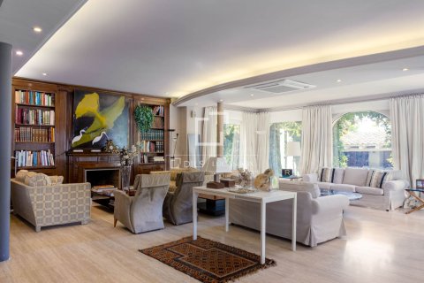 Villa de 6 dormitorios en venta en El Masnou, Barcelona, Cataluña, Spain № 6422 - foto 2