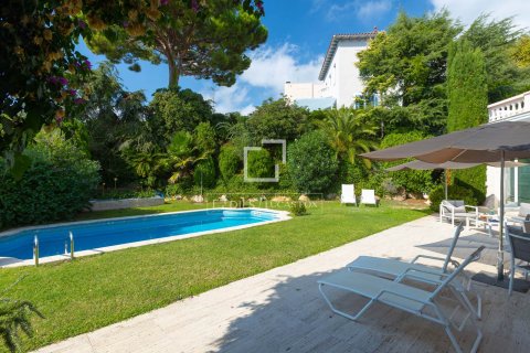 Villa de 6 dormitorios en venta en El Masnou, Barcelona, Cataluña, Spain № 6422 - foto 3